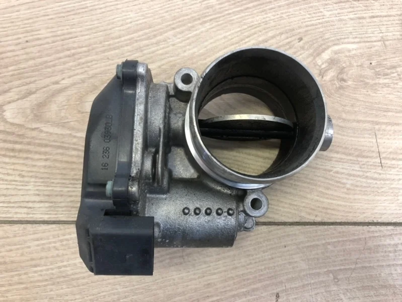 Дроссельная заслонка Audi Q7 2015- 4M