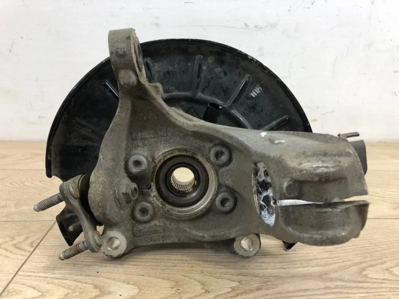 Кулак поворотный со ступицей VW Passat B6 2006-2011 3C