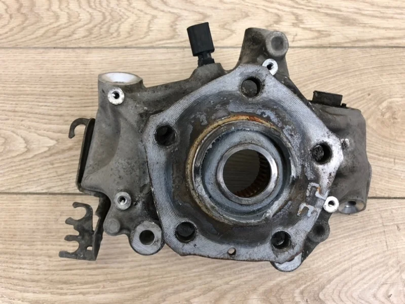 Кулак поворотный со ступицей Audi Q7 2015- 4M