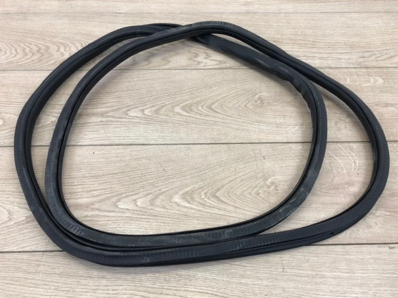 Уплотнительная резинка двери VW Touareg 2 2010-2018 7P