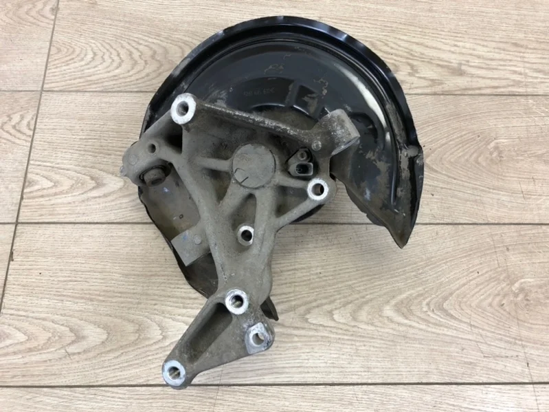 Кулак поворотный со ступицей VW Tiguan 2006-2017 5N