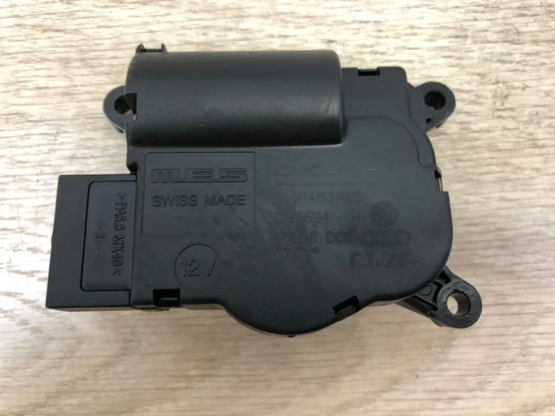 Моторчик заслонки отопителя Audi Q7 2006-2015 4L