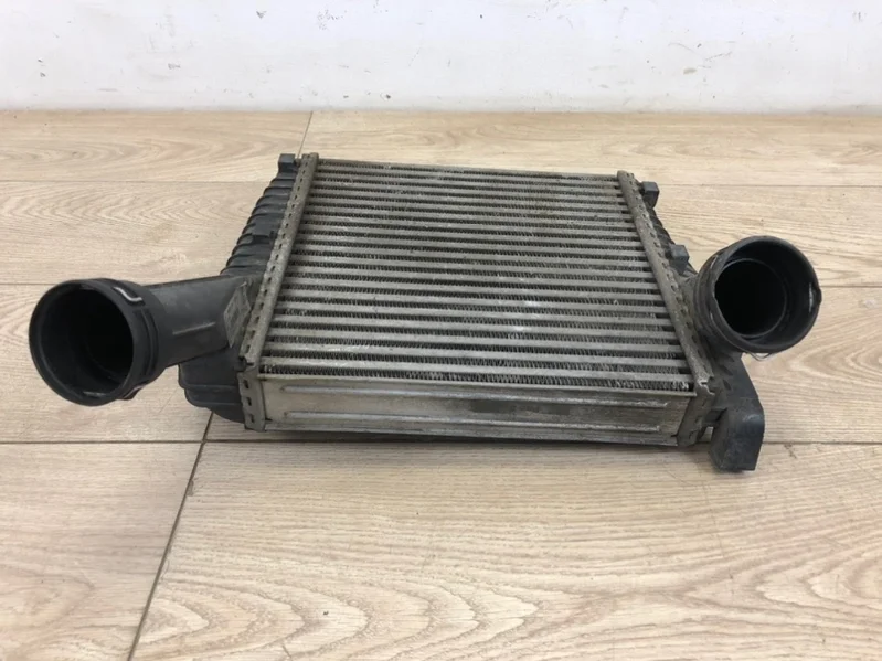 Радиатор интеркулера Audi Q7 2006-2015 4L