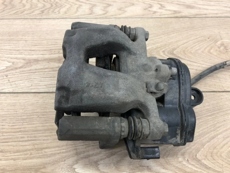 Суппорт тормозной Audi A4 S-line 2015- B9