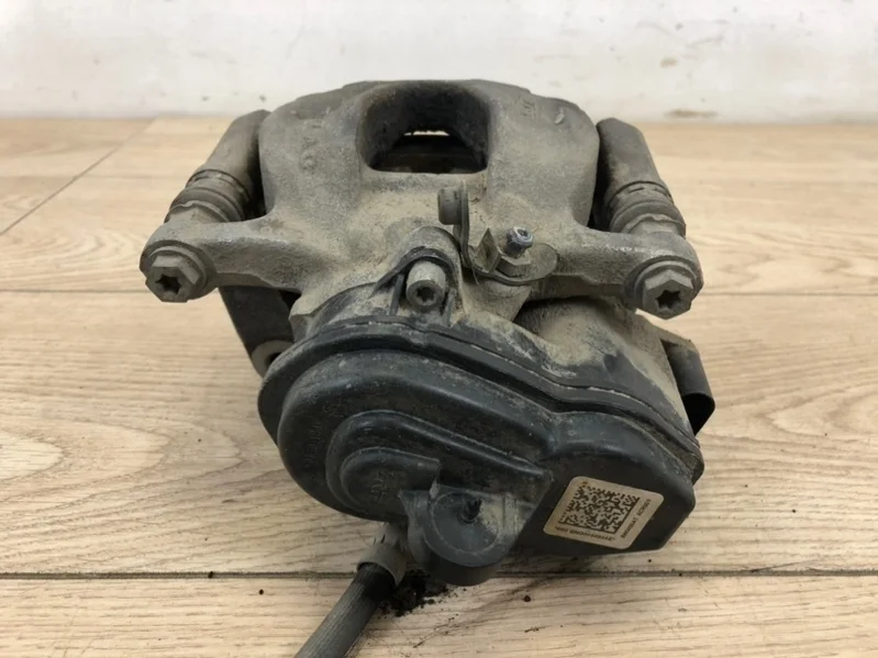 Суппорт тормозной Audi A4 S-line 2015- B9