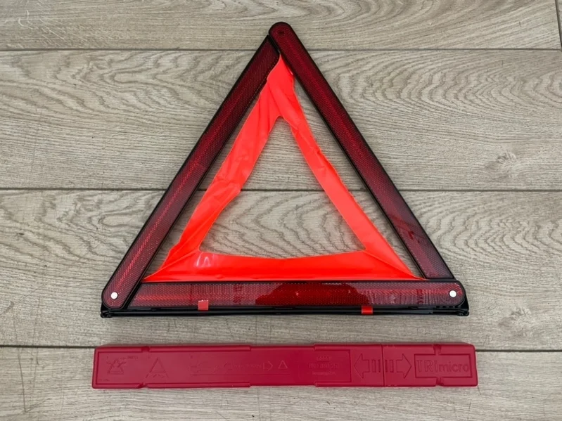 Знак аварийной остановки VW Touareg GP -Line 2007 7L