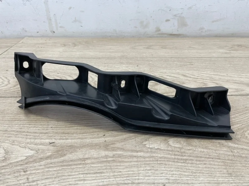 Направляющая бампера VW Passat B6 2005-2011 3C