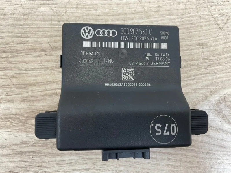 Диагностический интерфейс шин данных VW Passat B6 2005- 3C