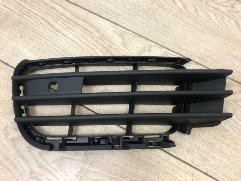 Решетка бампера боковая VW Touareg NF 2010-2014 7P