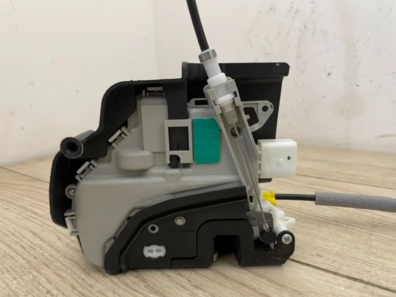 Замок двери Audi Q7 2015- 4M