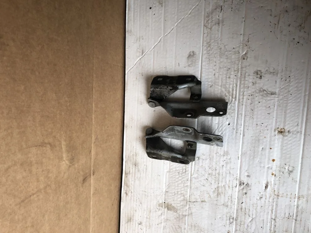 петли капота Nissan almera N16 пара