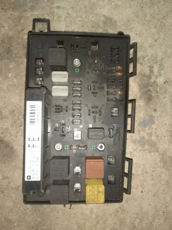 Блок предохранителей OPEL Astra 2004-2014 H