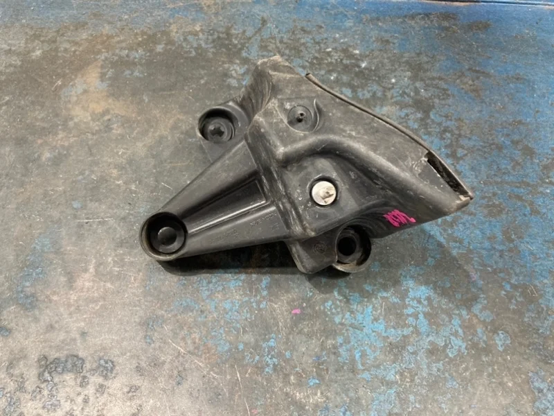 Крепление бампера Peugeot 3008 1