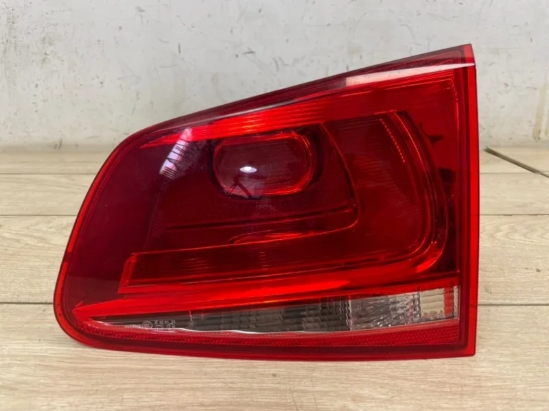 Фонарь в крышку багажника VW Touareg NF 2010-2014 7P