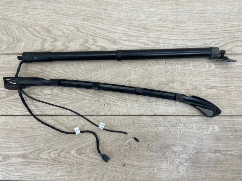 Привод электроподъемной крышки багажника VW Touareg 2 2010-2018 7P