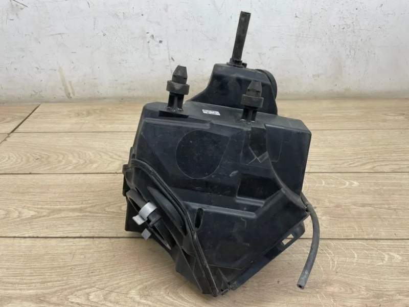 Корпус воздушного фильтра Audi A4 2008-2016 8K