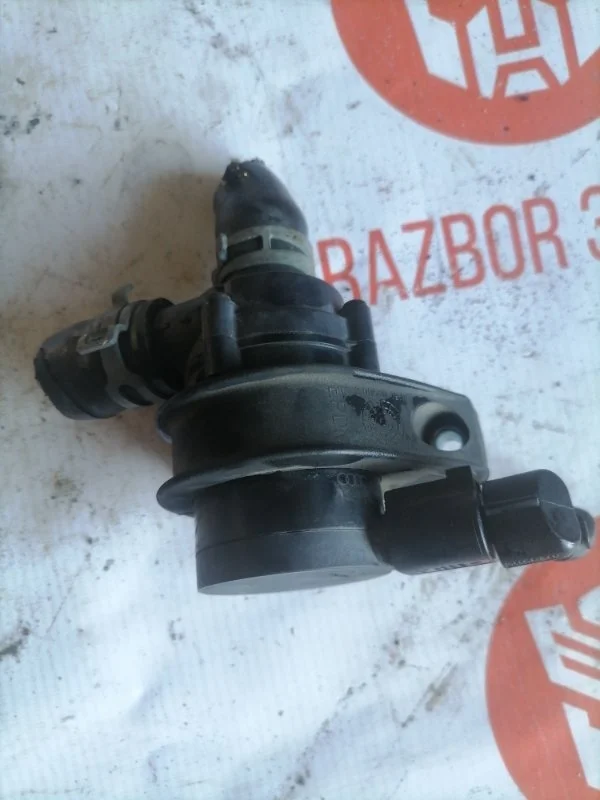 Водяной насос Volkswagen Touran 2008 1T2