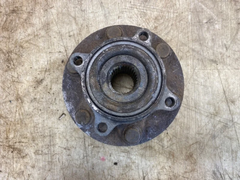 Ступица Mitsubishi Pajero 4 2008 2009 2010 2011 2012 2013 2014 2015 2016 2017 2018 3880A015, передняя