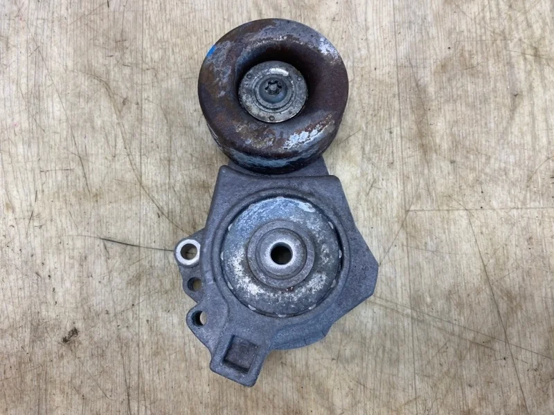 НАТЯЖИТЕЛЬ ПРИВОДНОГО РЕМНЯ Mitsubishi Pajero 4 2006 2007 2008 2009 2010 2011 2012 2013 2014 2015 2016 2017 2018 1345A078 6B31