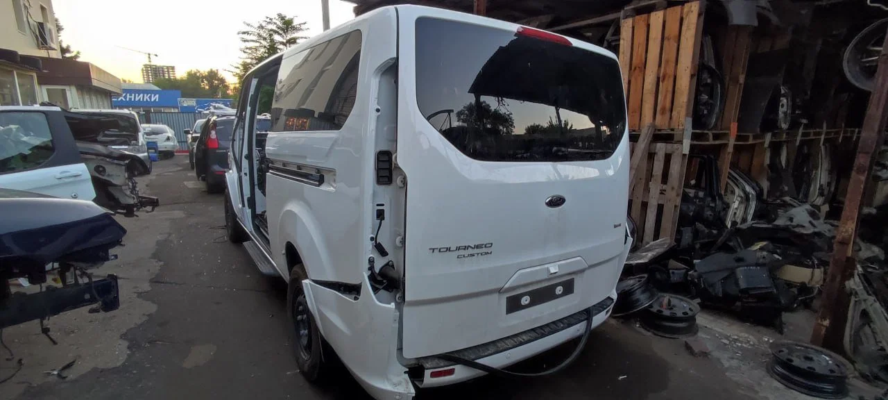 Продажа Ford Tourneo Custom 2.0D (185Hp) (BCFA) FWD MT по запчастям