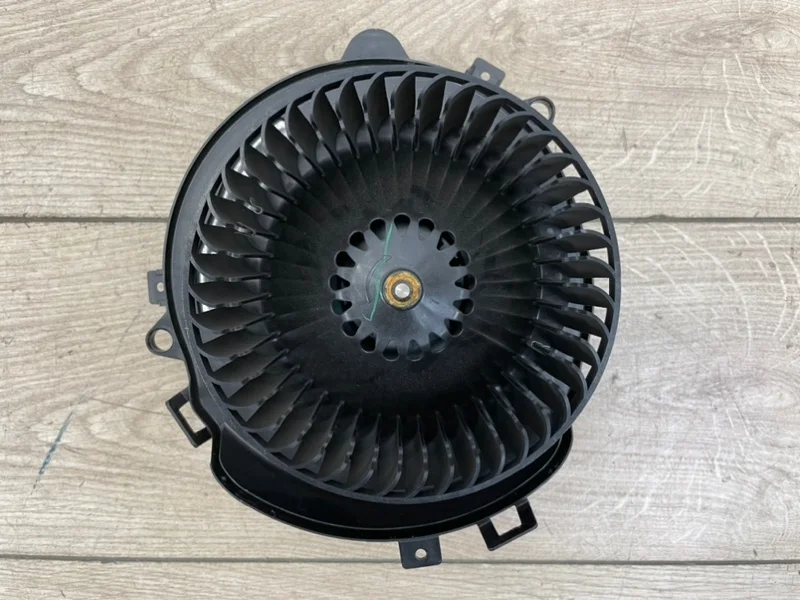 Моторчик печки VW Arteon -Line 2019 3G8