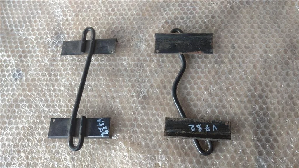 Б.у. крепление аккумулятора MITSUBISHI PAJERO V78W MITSUBISHI PAJERO V78W