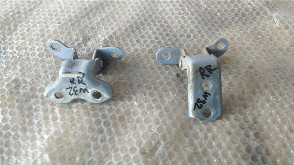 Б.у. петля двери TOYOTA PRIUS ZVW30 TOYOTA PRIUS ZVW30