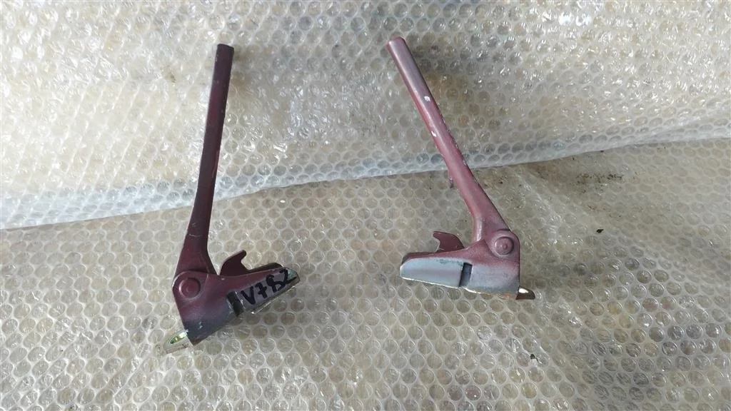 Б.у. петля капота (2шт) MITSUBISHI PAJERO V78W MITSUBISHI PAJERO V78W