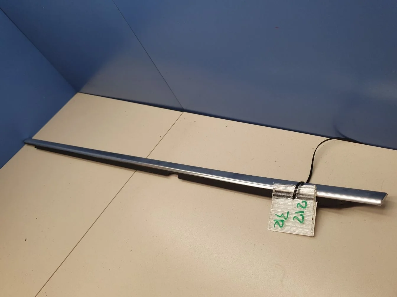 Молдинг стекла задней правой двери для Mercedes E-klasse W212 2009-2016