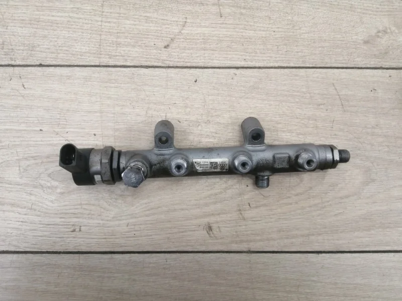 Клапан регулировки давления с рампой Porsche Cayenne 2012 958 (92A)