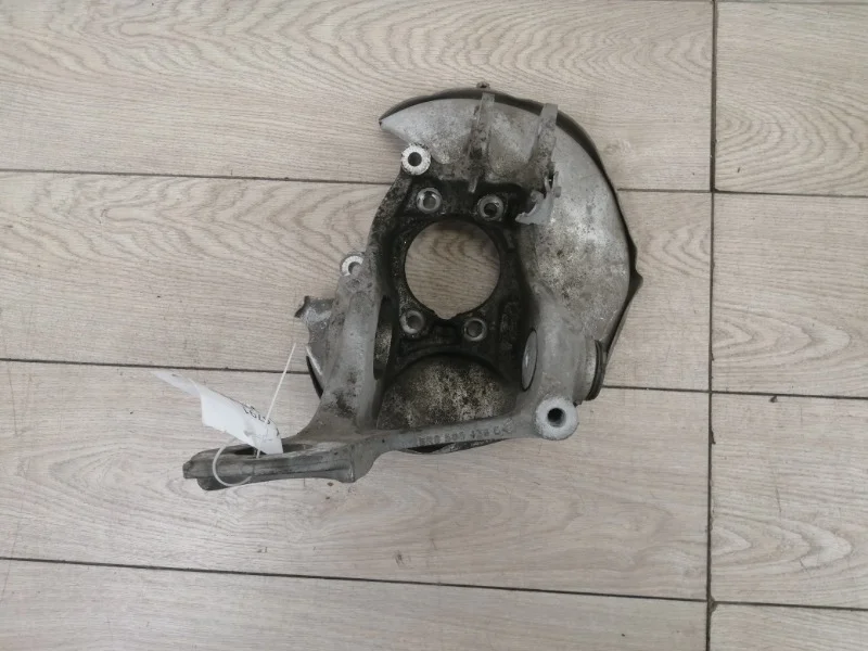 Кулак поворотный Audi Q5 2008-2018 8R