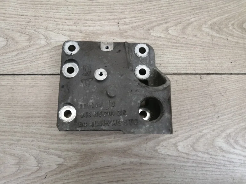 Кронштейн двигателя Porsche Cayenne V8 Turbo 2012 958 (92A)