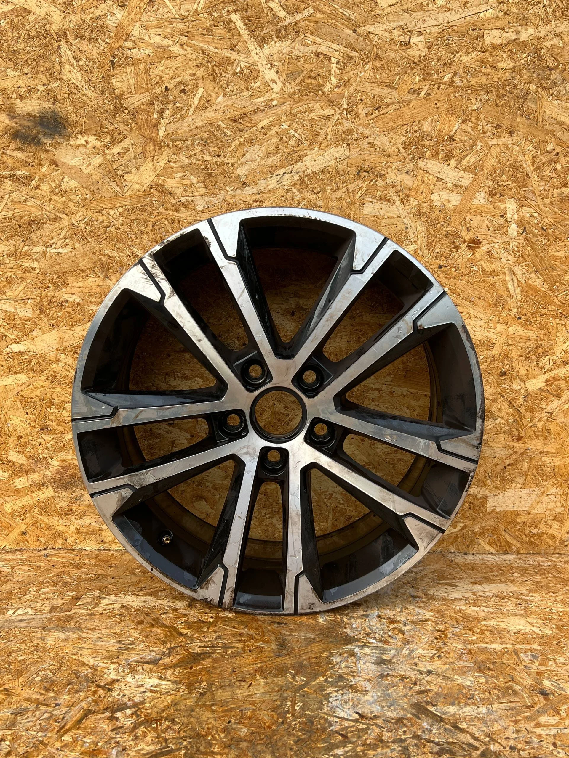 Диск колесный литой Volkswagen Golf VII (5G) 2012-2017 Volkswagen Golf VII rest 2018-2020 Volkswagen Golf VII (5G) 2012-2017 Volkswagen Golf VII (5G) Variant 2013-2020 Volkswagen Golf VIII Mk8 2020+