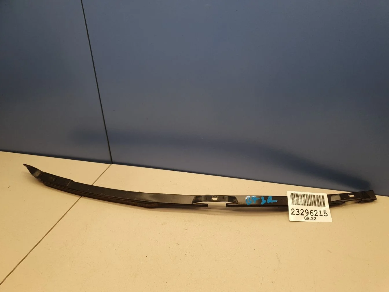 Направляющая стекла задней правой двери для Volkswagen Passat B7 2011-2015