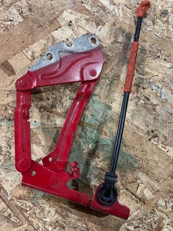 Петля капота Volkswagen Golf 2005-2009 Plus