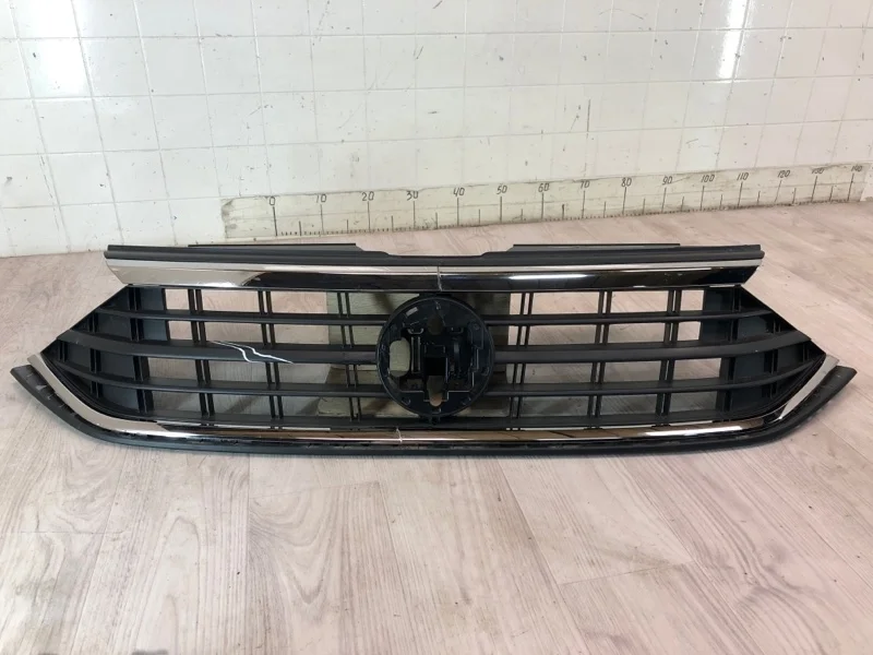 Решетка радиатора VOLKSWAGEN POLO 2020 2021 2022 6N5853653