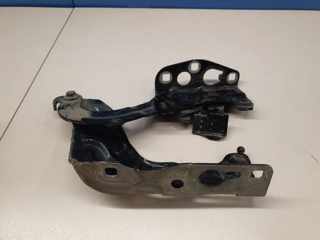 Петля капота левая для Mercedes E-klasse Coupe C238 2017-