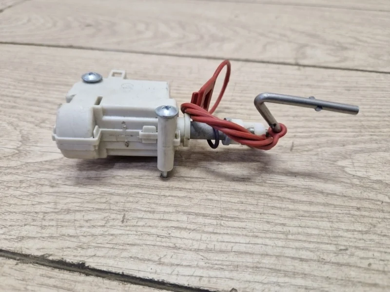 Привод замка люка бензобака Audi Q7 2006-2009 4L