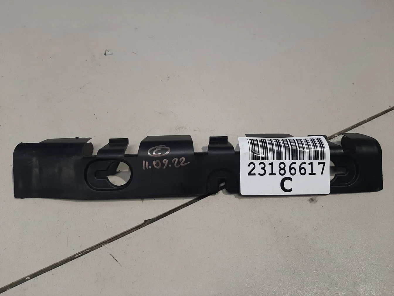 Направляющая заднего бампера левая для Renault Logan 2005-2014