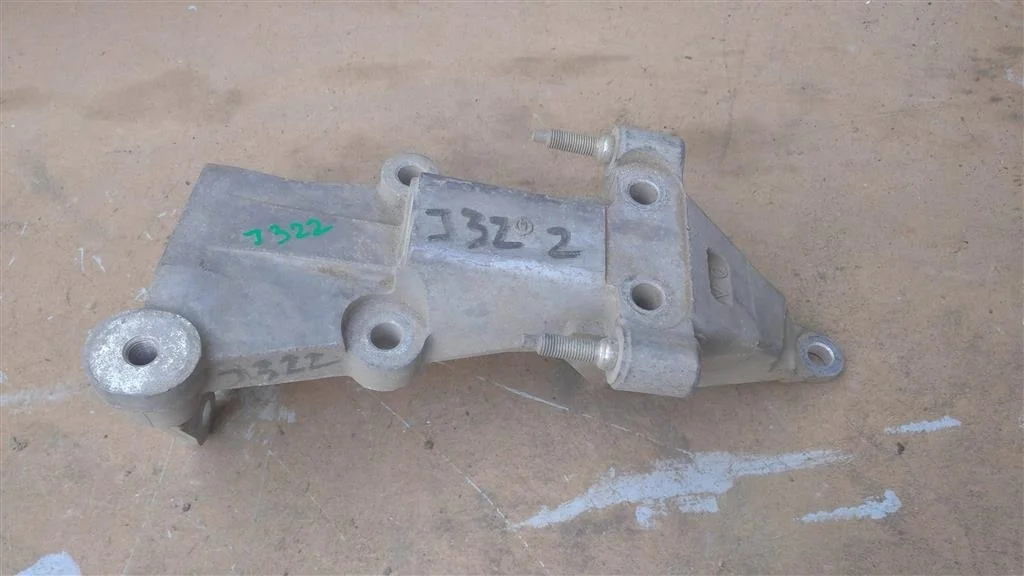 Б.у. кронштейн опоры двигателя NISSAN TEANA J32 NISSAN TEANA J32