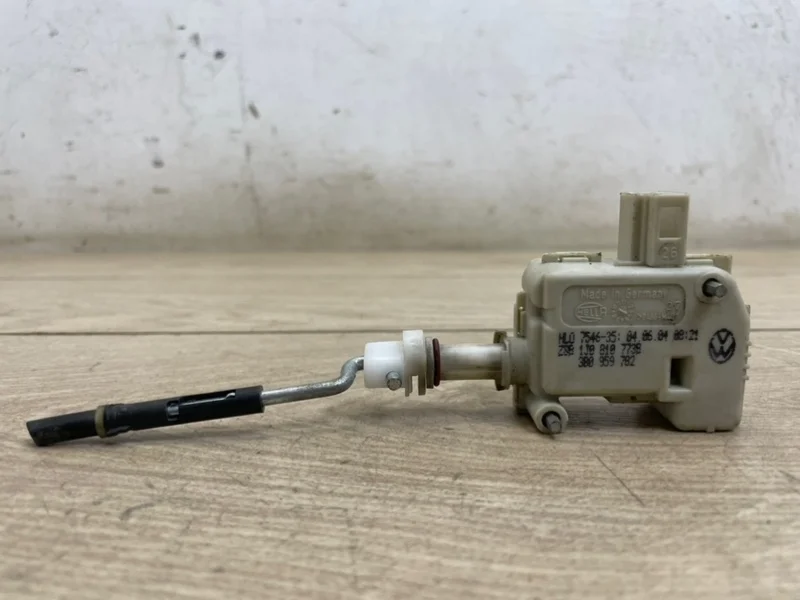 Привод замка люка бензобака VW Touareg 2003-2010 7L