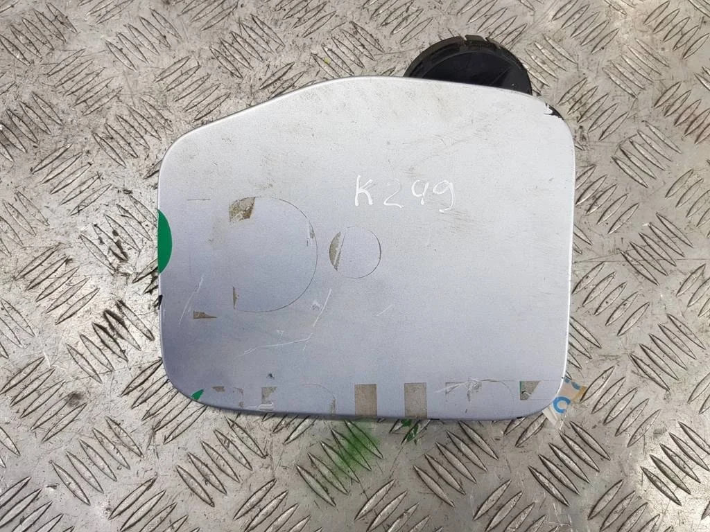 Лючок бензобака MITSUBISHI PAJERO IV (2006—2011)