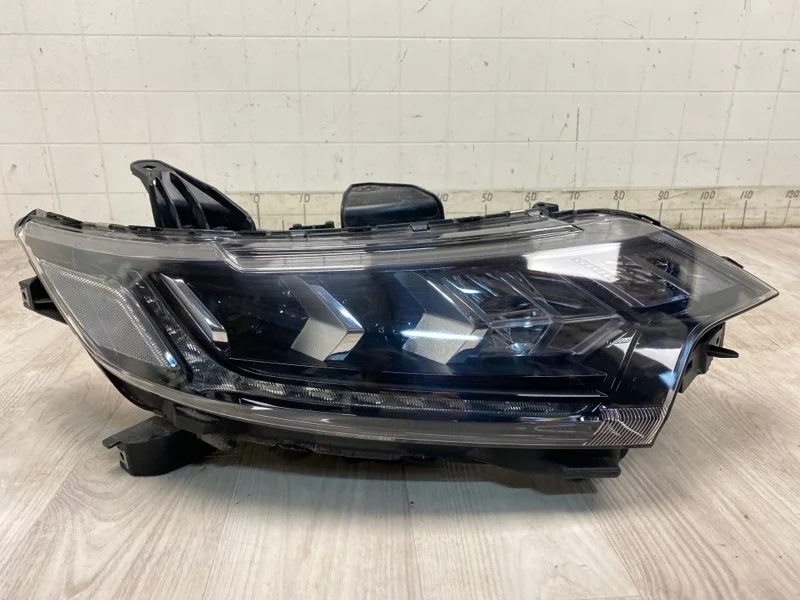 ФАРА MITSUBISHI OUTLANDER 3 2018 2019 2020 2021 8301D332 GF, передняя правая