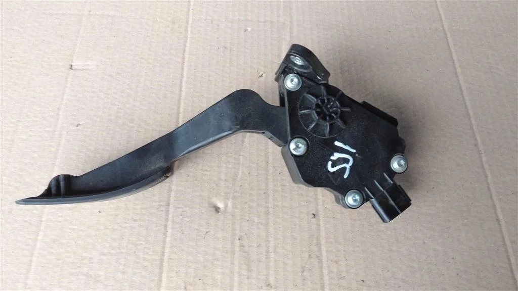 Б.у. педаль газа SUBARU FORESTER S13 SUBARU FORESTER S13