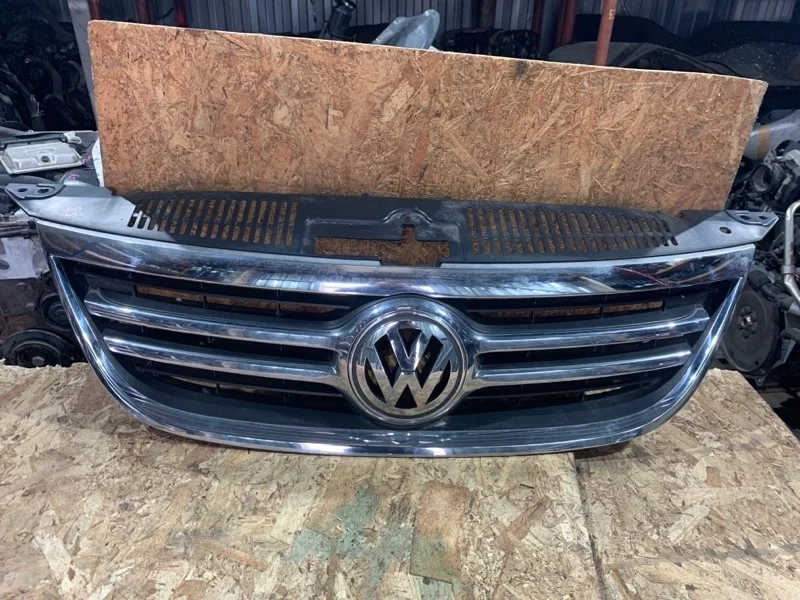 Решетка радиатора Volkswagen Tiguan 2007-2011 5N