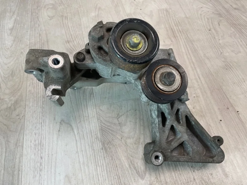 Кронштейн MITSUBISHI OUTLANDER 3 2015 2016 2017 2018 2019 2020 2021 1801A100 GF 4B10 4B11 4B12