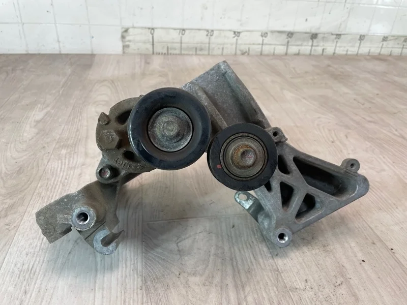 Кронштейн MITSUBISHI OUTLANDER 3 2015 2016 2017 2018 2019 2020 2021 1801A100 GF 4B10 4B11 4B12