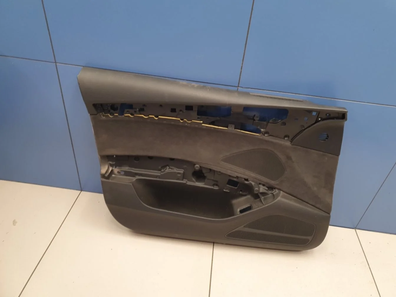 Обшивка двери передней левой для Audi A8 S8 D4 2010-2017