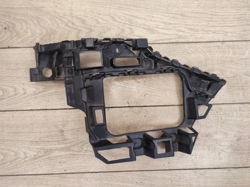 Кронштейн бампера VW Touareg NF 2010-2014 7P