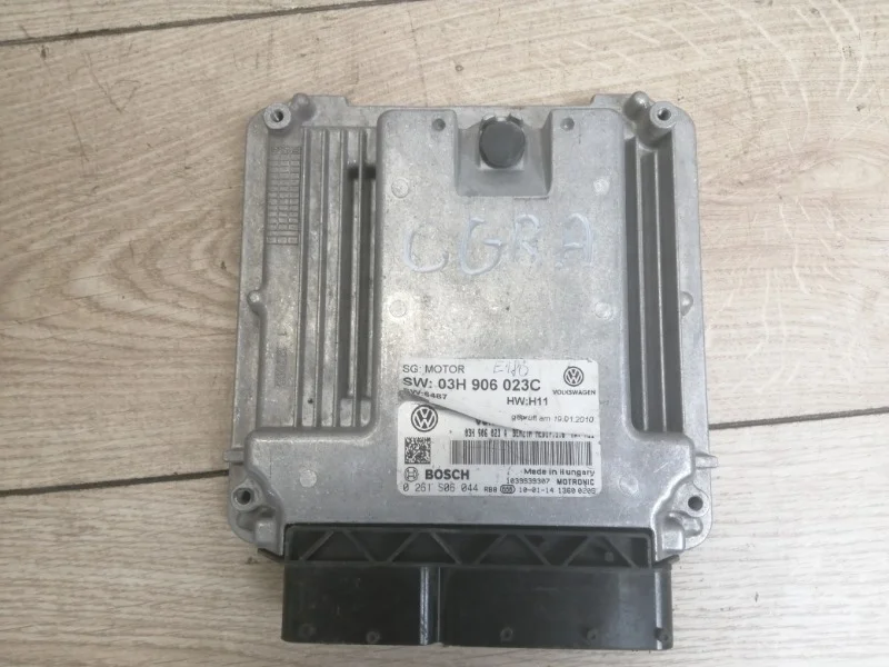 Блок управления двс VW Touareg NF 2010 - 2014 7P